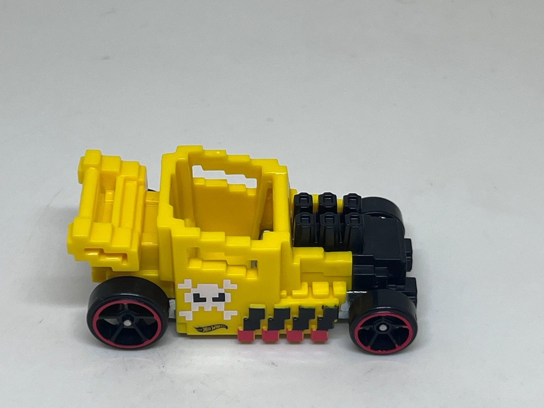 Hot Wheels Modellini d'auto: Hot Wheels Pixel Shaker #599 – Usato da Wildegg venduto da LaaBoutique 1