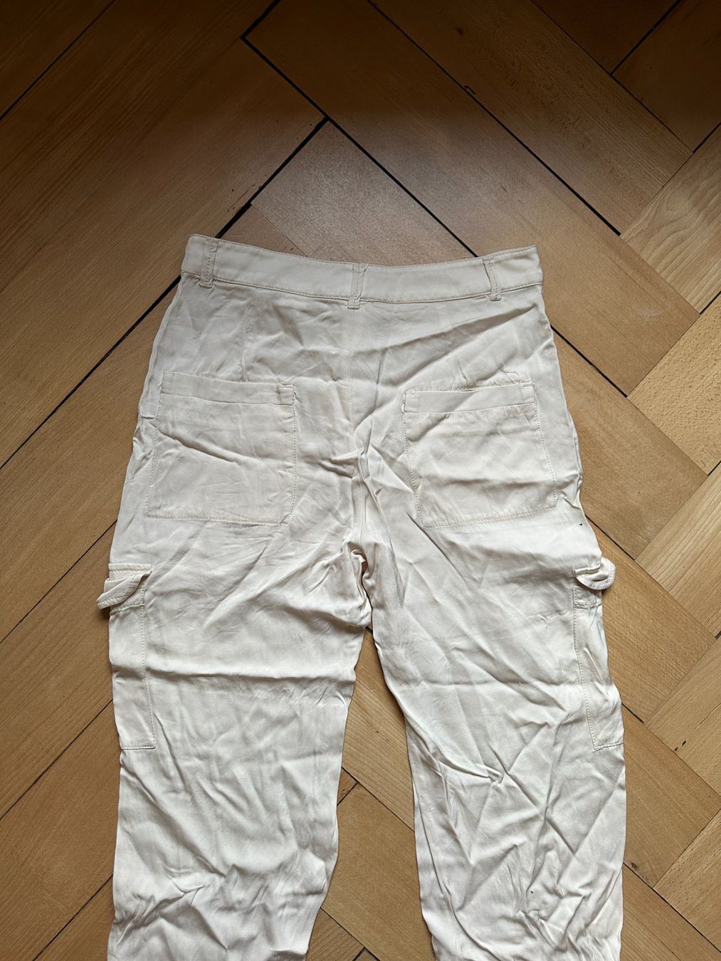 Zara Pantaloni: ZARA - Cargo Hose beige locker XS – Usato da Zürich venduto da Diazaio 2