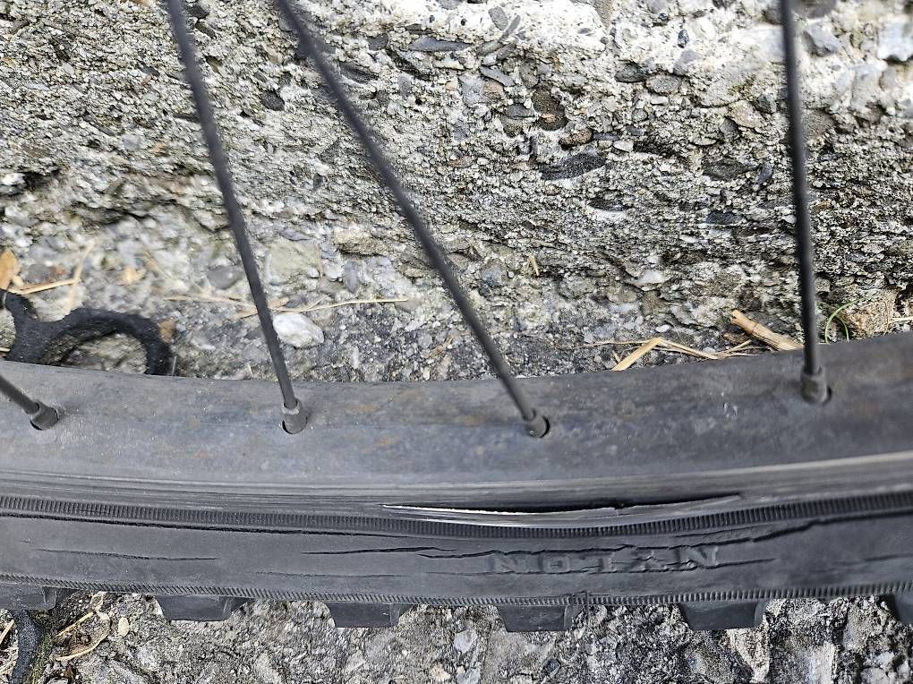 Velos: Bike Velo – Defekt aus Sisikon von bryke 3