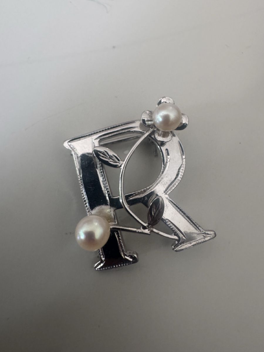 Broches & Aiguilles: Broche avec perles et feuilles argenté – D'occasion à Martigny par Mrtygn1