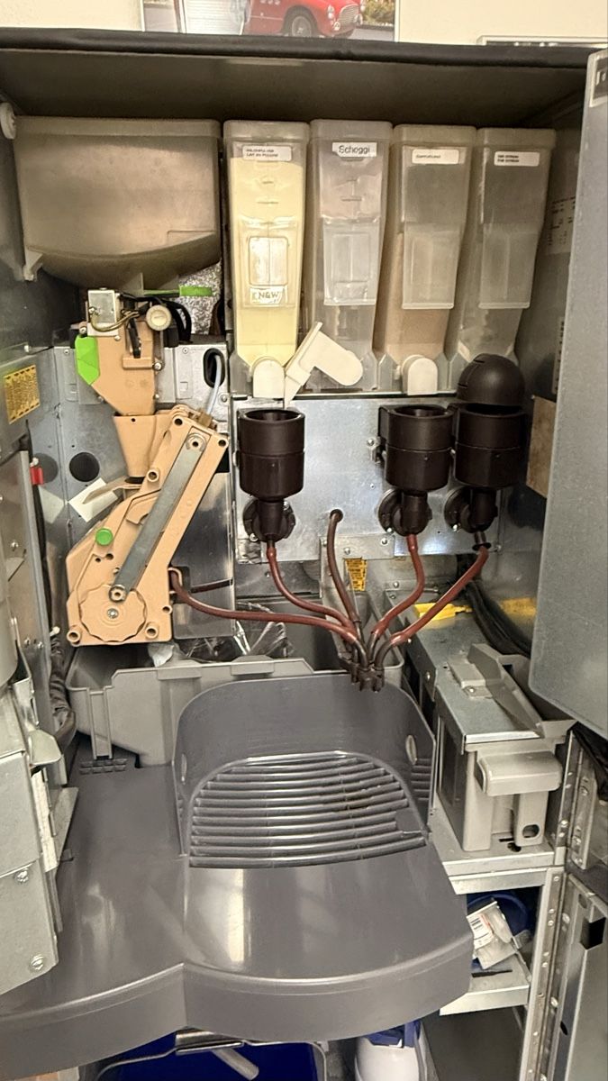 Selecta Macchine per caffè & Macchine per espresso: Selecta Bohnenkaffeeautomat Bari – Usato da Ennetbaden venduto da Ansano 3