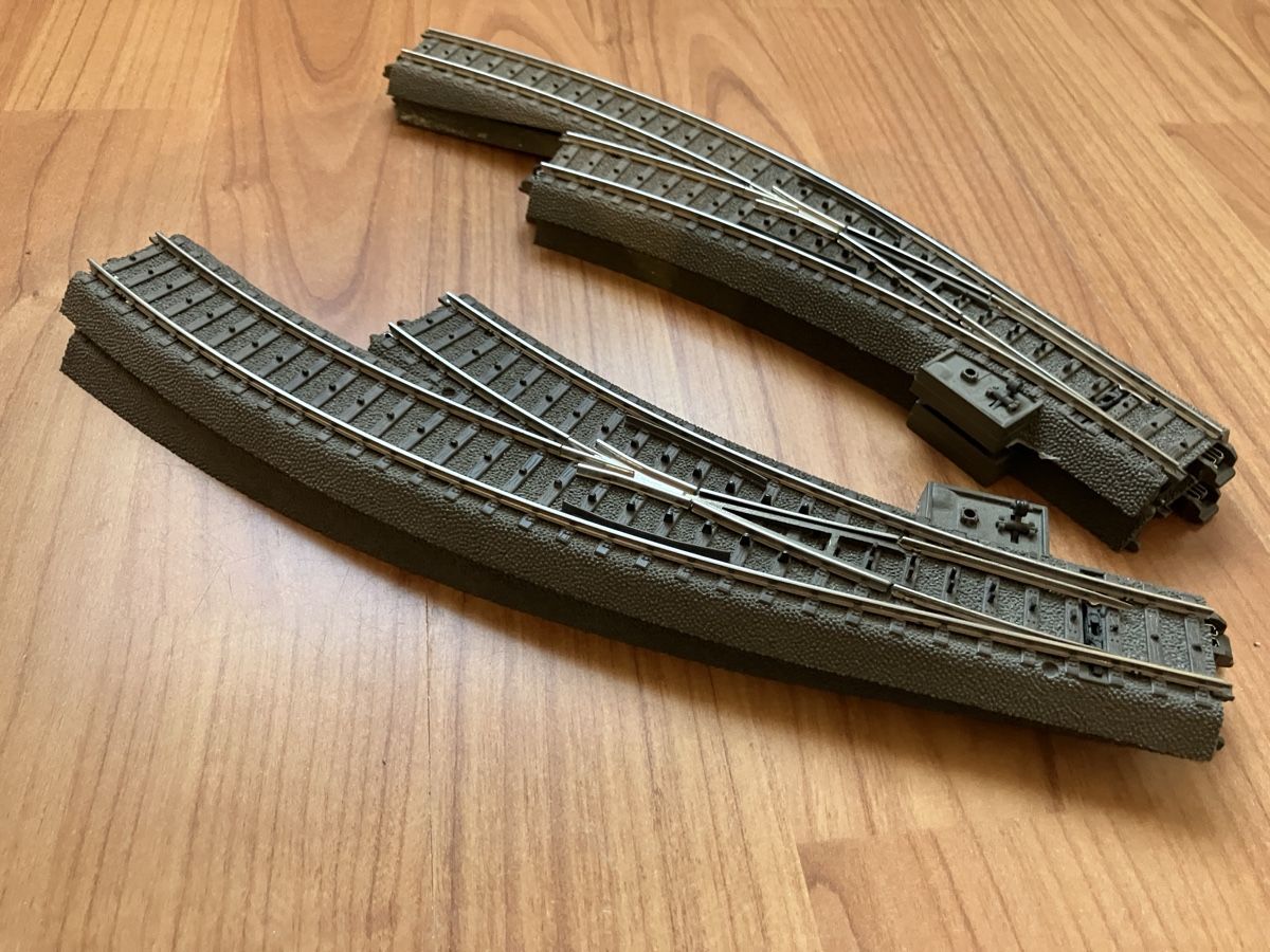 Märklin Modelleisenbahnen: Märklin C Geleise je 2 Stk. 671/672 mit Motor und Decoder – Gebraucht aus Schönenwerd von Lichi 1