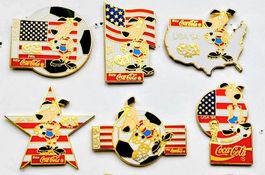 EXKLUSIV - 6 Coca-Cola Pins Fussball-WM Amerika 1994