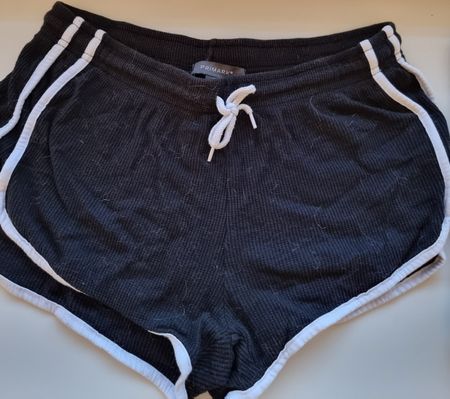 Primark Shorts, schwarz mit weissen Streifen