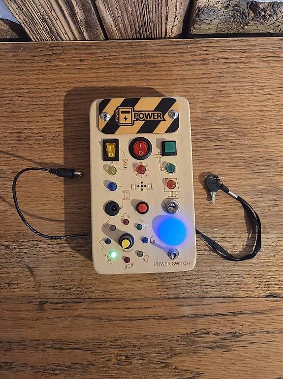 Jouets: Motorik-Activity-Board / LED-Lichtschalter + Ton – D'occasion à Gossau ZH par SelilO 2