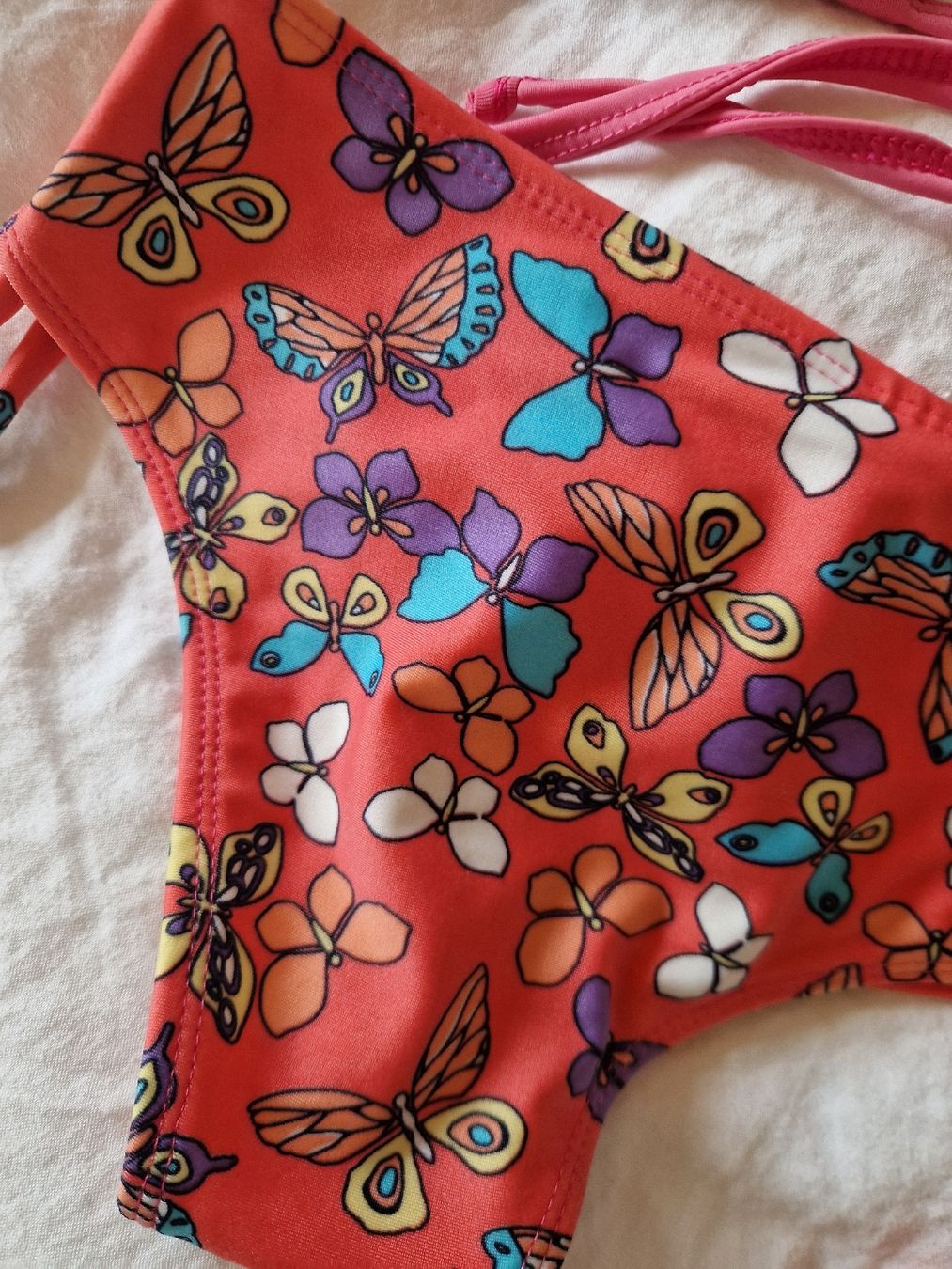 Badekleider & Bikinis: Sommerlicher Bikini mit Schmetterlingsmuster, Grösse 128 – Gebraucht aus Gwatt (Thun) von Letzte-Chance-III 4