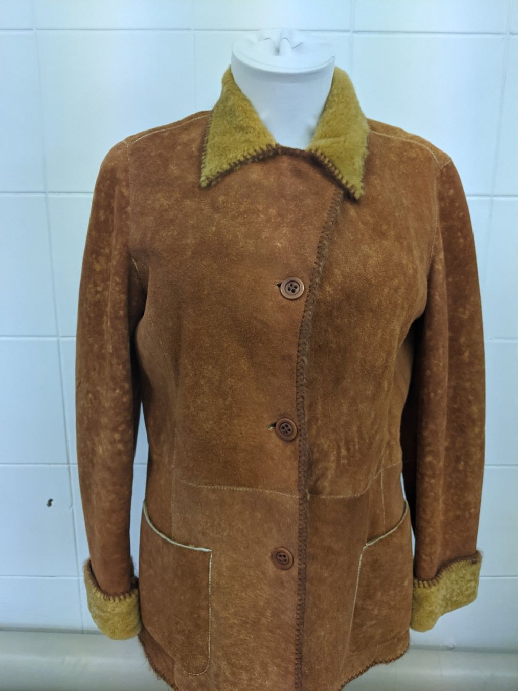 Cappotti: Lammfell  Mantel oder Blazer Gr 42 – Usato da Langnau am Albis venduto da Judithsebi
