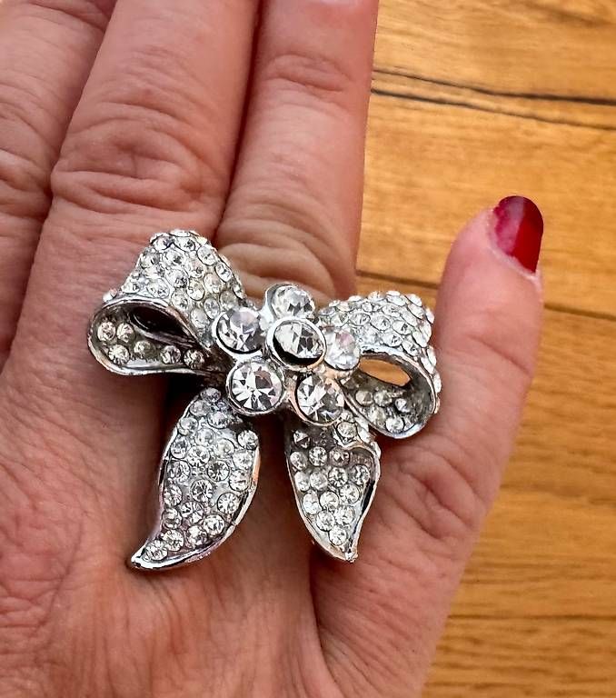 Anelli: Eleganter Ring Schleife mit Strass, Silberfarben – Usato da Luzern venduto da La_sfinge 2