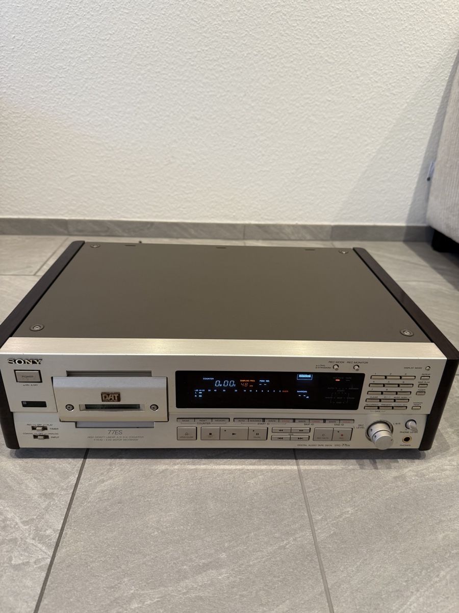 Sony Registratori: Sony DTC 77 ES DAT Recorder gebraucht holzseiten – Usato da Muttenz venduto da dav_t52f