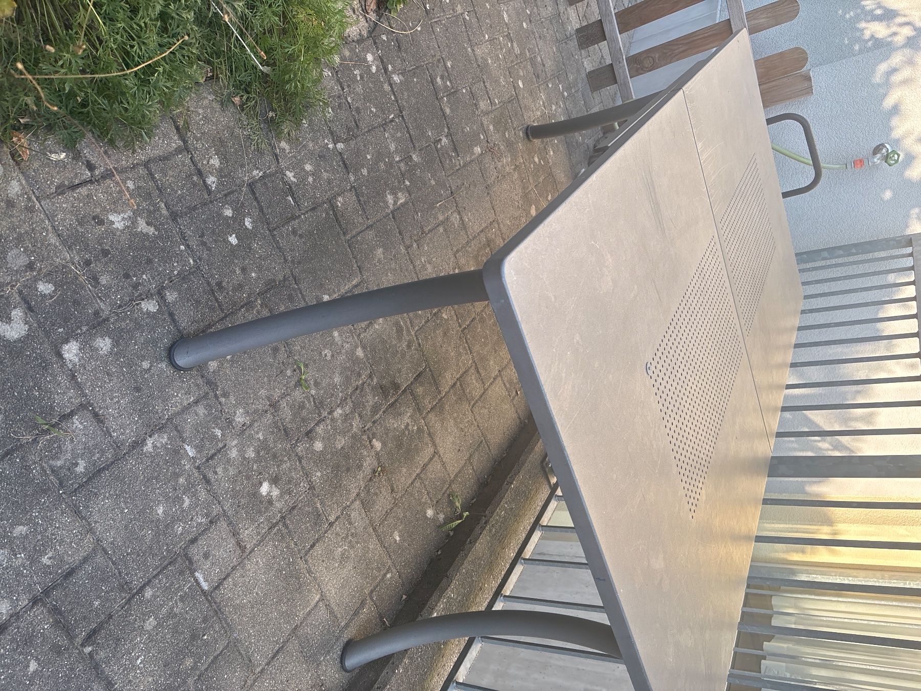Tavoli: Gartentisch metall – Usato da Sursee venduto da Luzifer7 3