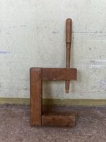 Holz Schraubzwinge Werkzeug historisch Zwinge Vintage
