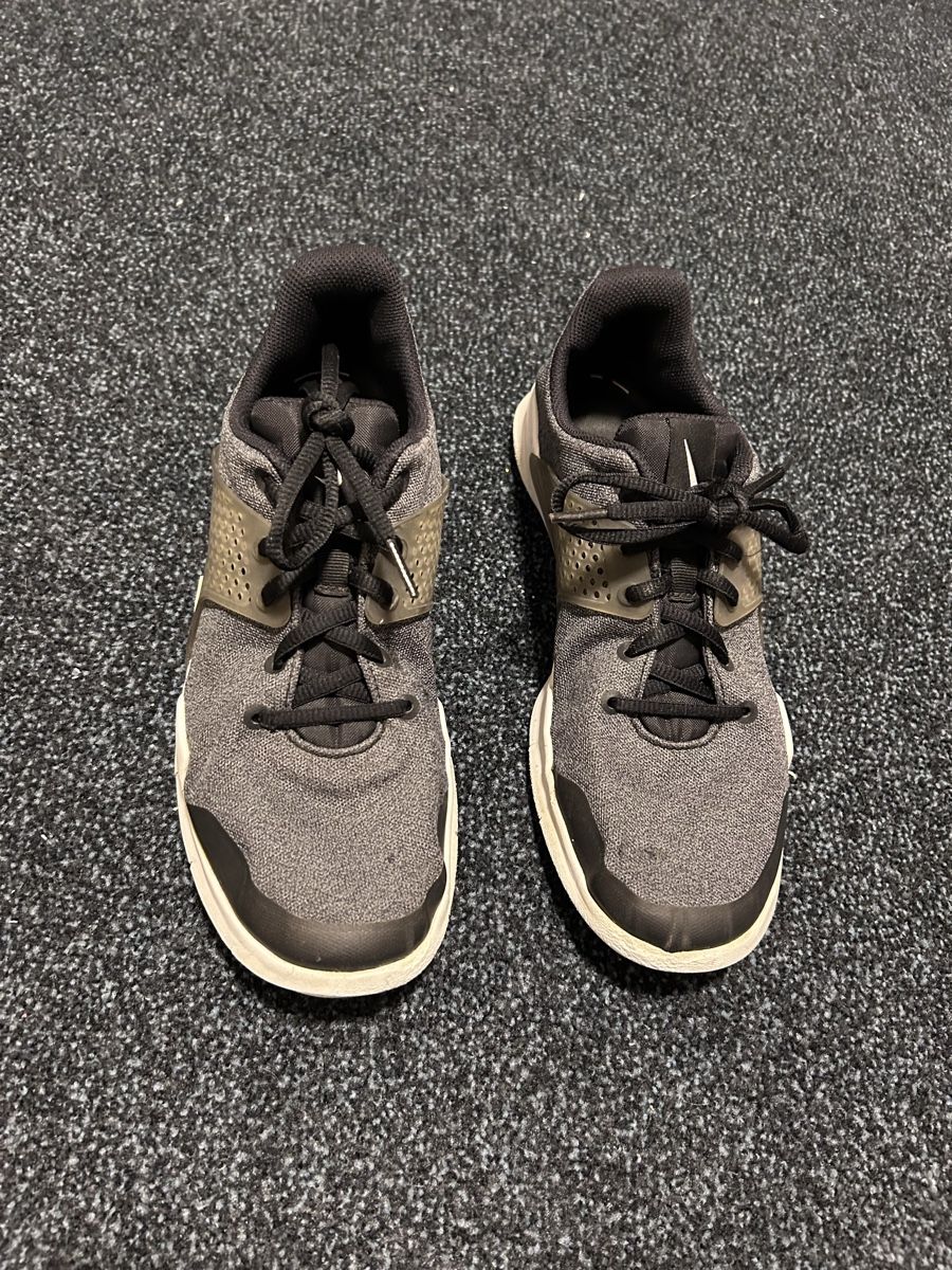 Nike Scarpe da uomo: Nike Herren Trainingsschuhe Gr. 42 – Usato da Frauenfeld venduto da xLimo 1