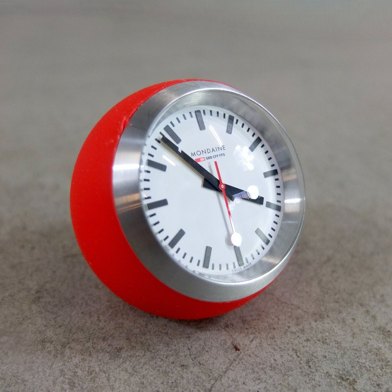 Mondaine Orologi da terra & Orologi da parete: Mondaine SBB Desk Clock Globe Uhr – Usato da Basel venduto da Brocki-auf-dem-Wolf