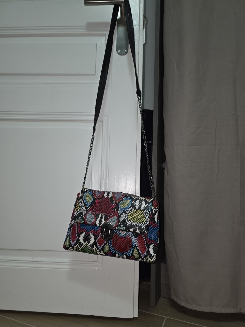 Borse da donna: MINI SAC BANDOULIÈRE Effet Python Multicolore – Nuovo (secondo la descrizione) da Travers venduto da adr_qyj5 4