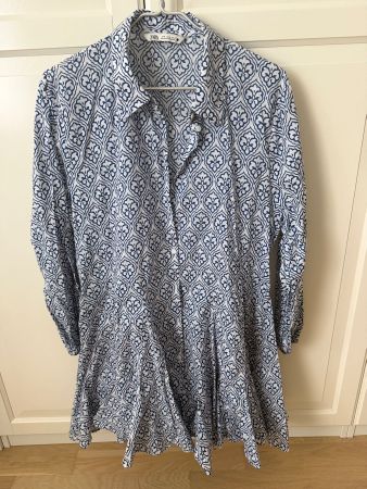 Kleid Zara blau/weiss gemustert Gr. XL guter Zustand