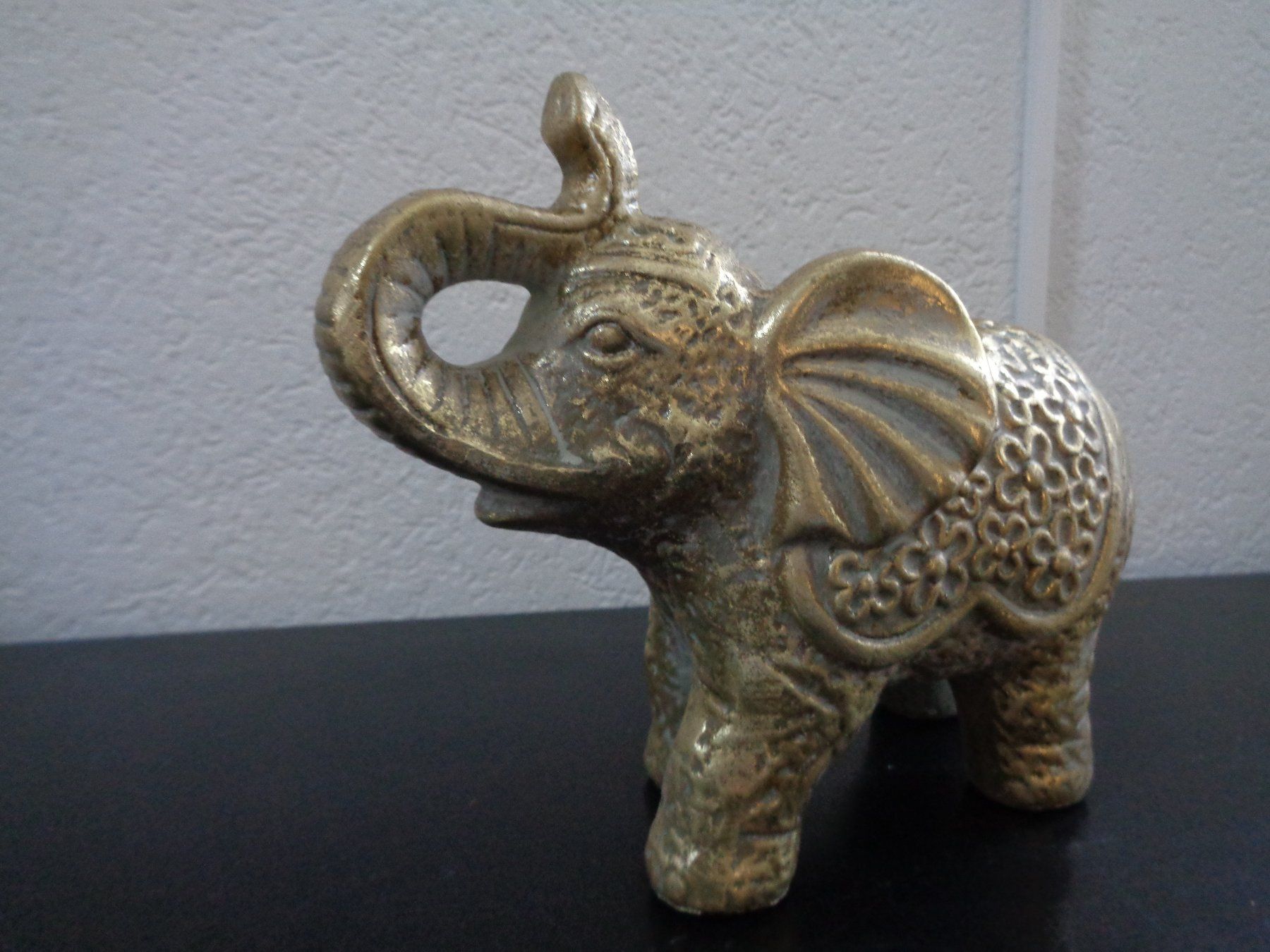 Skulpturen & Statuen: Stehender Elefant (20 cm) – Neu und originalverpackt aus Langenbruck von Gumsi 1