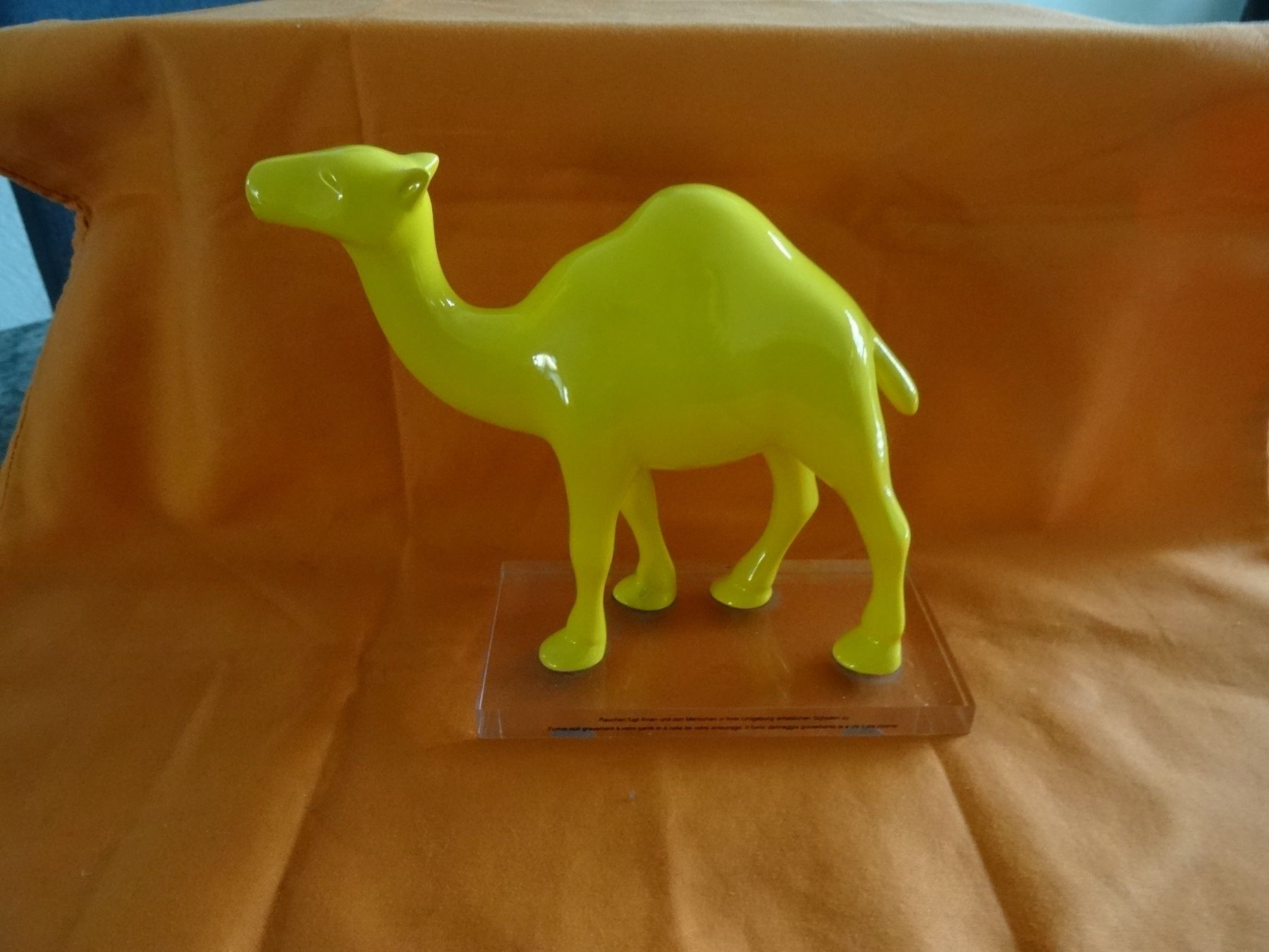 Statuette: CAMEL Icon auf Plexiglassockel Höhe 13 cm – Nuovo (secondo la descrizione) da Allenwinden venduto da Obalu 1