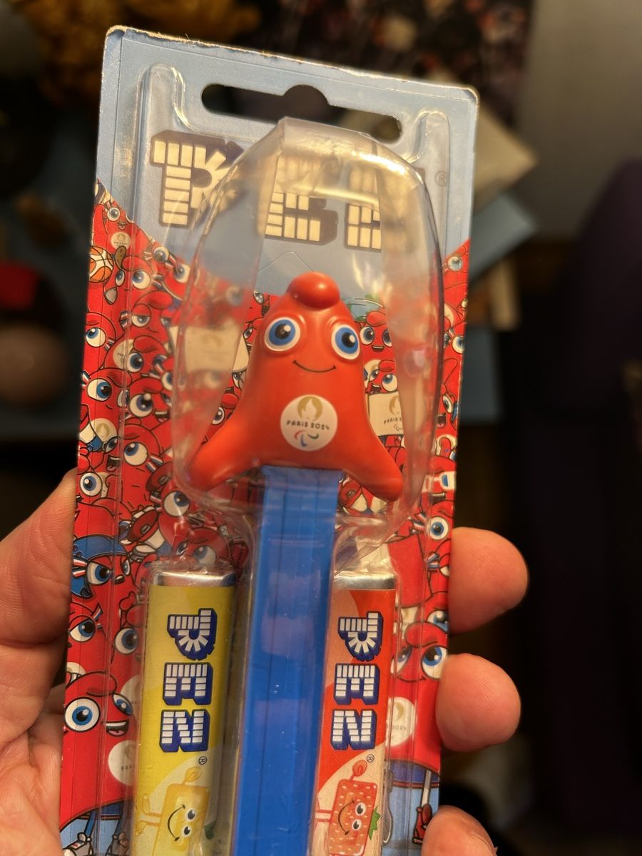 Pez Statuette: PEZ OLYMPICS PARIS 2024 – Nuovo e nell'imballaggio originale da Zürich venduto da noddygoestotoyland 1