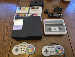 Analogue Super NT mit Zubehör