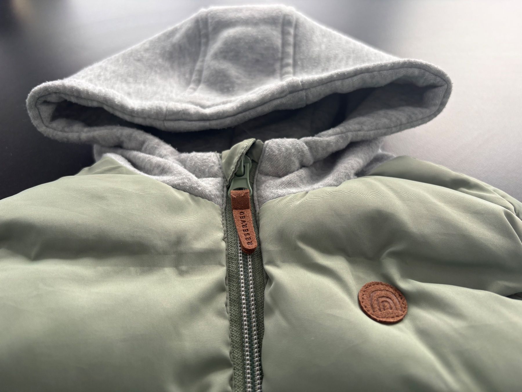 Altro abbigliamento: Weste Reserved mit Kapuze Grösse 86 – Usato da Wohlen AG venduto da kissne4 3