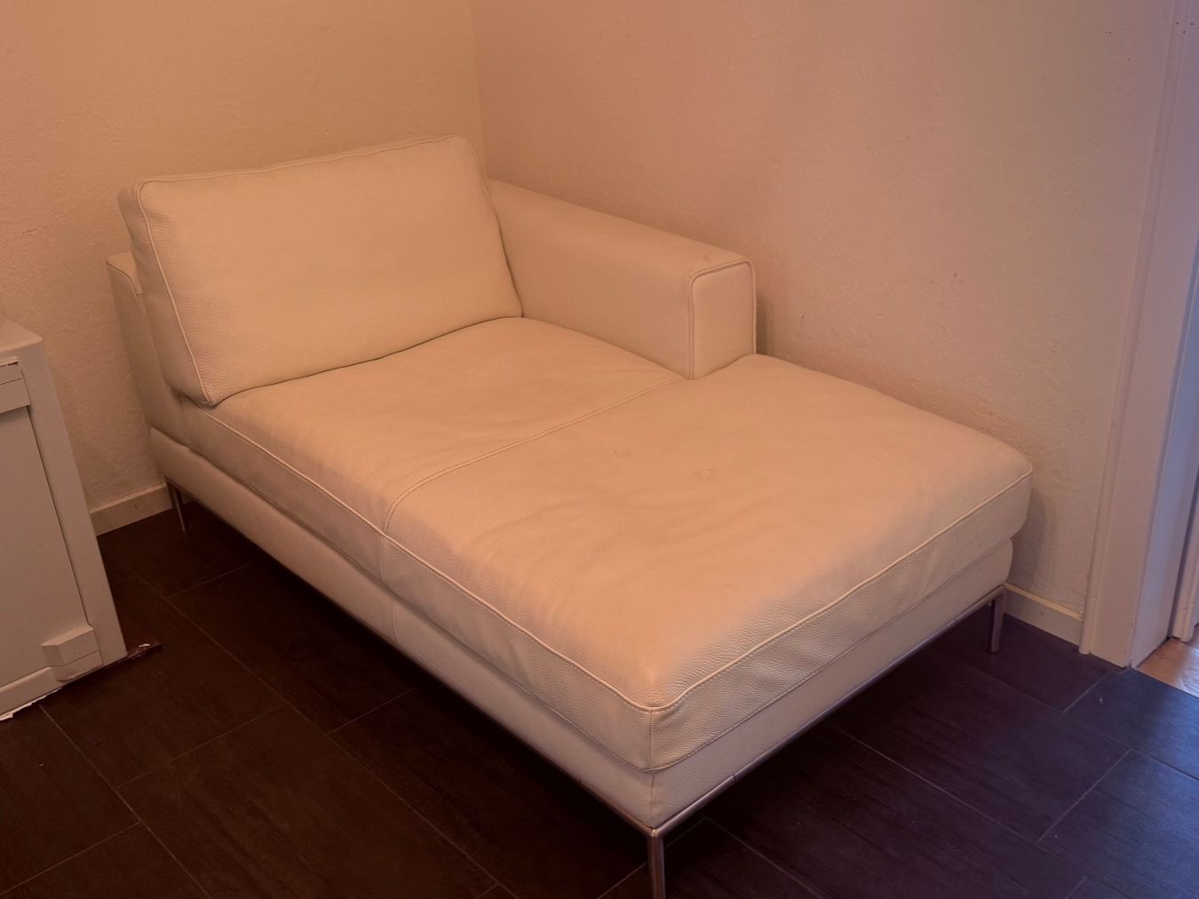 Divani: Echtledersofa weiss mit Armlehne – Usato da Aesch ZH venduto da Tomy007008 1
