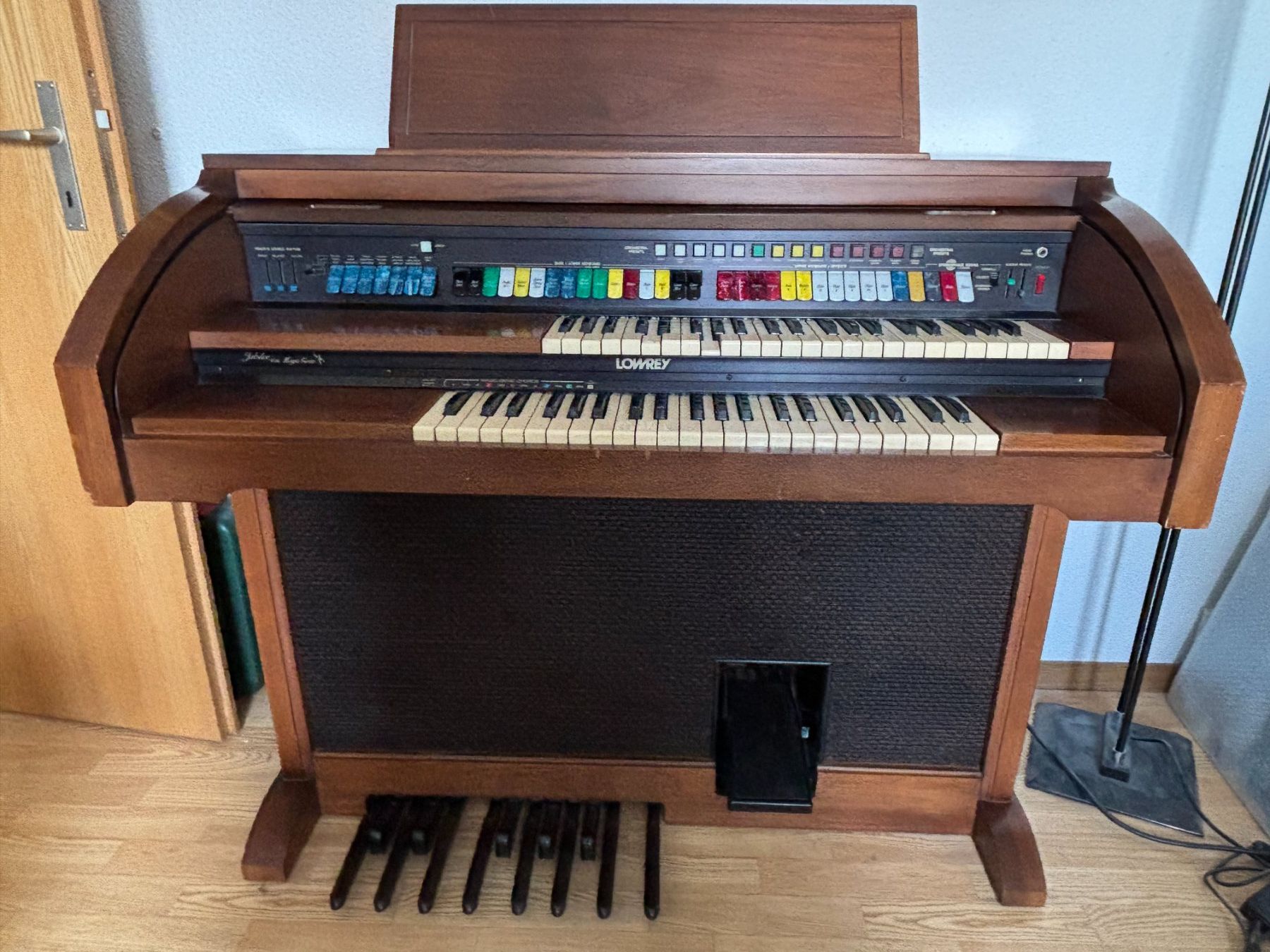 Strumenti musicali: Orgel Lowrey Jubilee gratis abzugeben – Usato da Wichtrach venduto da Espada7
