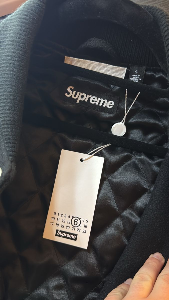 Supreme Giacche: Supreme Giacca Varsity X MM6 Maison Margiela – Nuovo e nell'imballaggio originale da Lumino venduto da Kussed 5