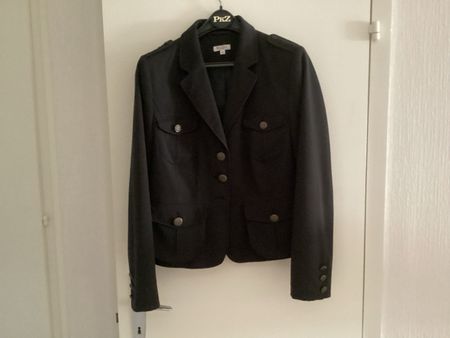 Schwarzer Kurz-Blazer, Gr. 42, Marke Missyou