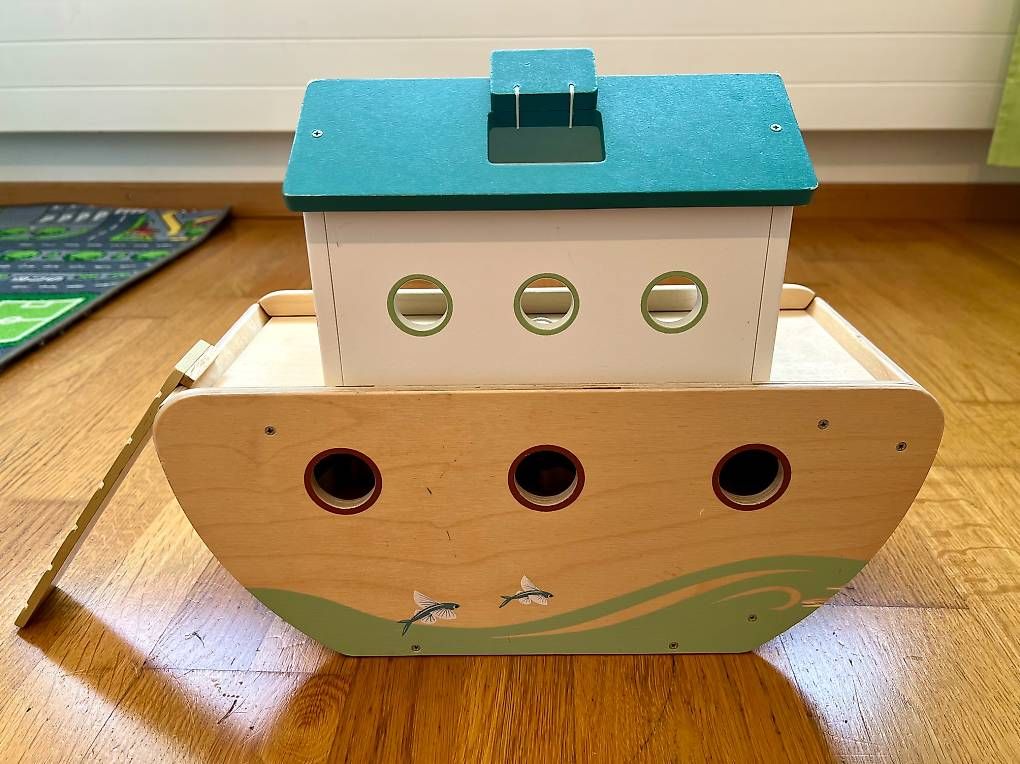 Spielzeuge: Arche Noah mit Tieren aus Holz – Gebraucht aus Zollikerberg von Kesuari 1