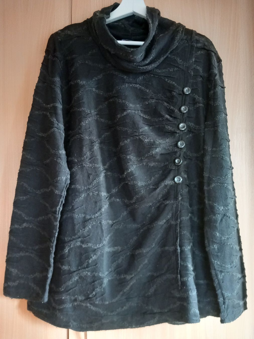 Pulls & Sweat-shirts: Pull noir texturé à boutons – D'occasion à Faoug par per_kp6r
