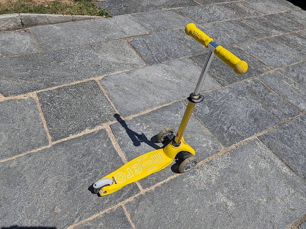 Micro Kickboard: Micro Mini Scooter mit LED Räder – Usato da Kloten venduto da Beeway 1