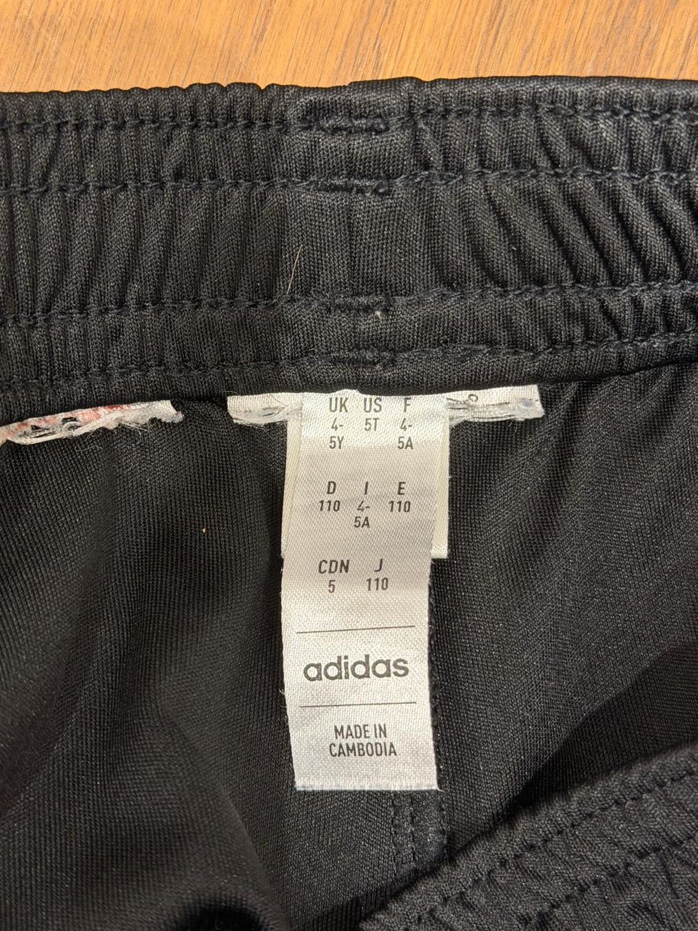 Adidas Survêtements: Fussball Trikot Gr 110 – D'occasion à Horgen par Auction-Kings 2