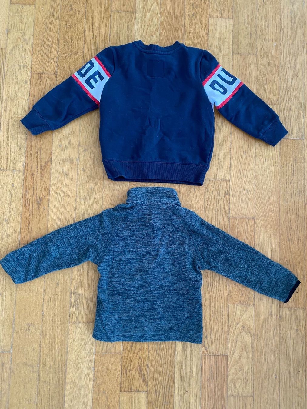 Maglioni & Felpe: 2 Kinderpullover Gr 98 – Usato da Wädenswil venduto da PeterWaedi 1