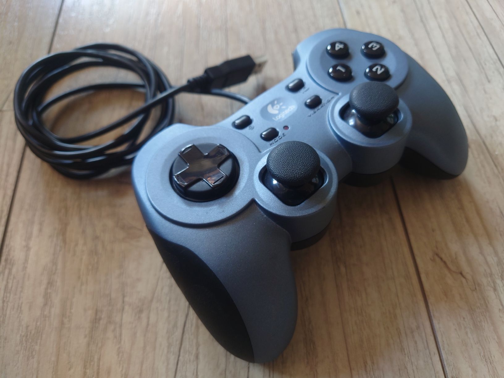 Logitech Controller: Logitech RumblePad 2 Gamepad guter Zustand – Usato da Wettingen venduto da l_i500 4