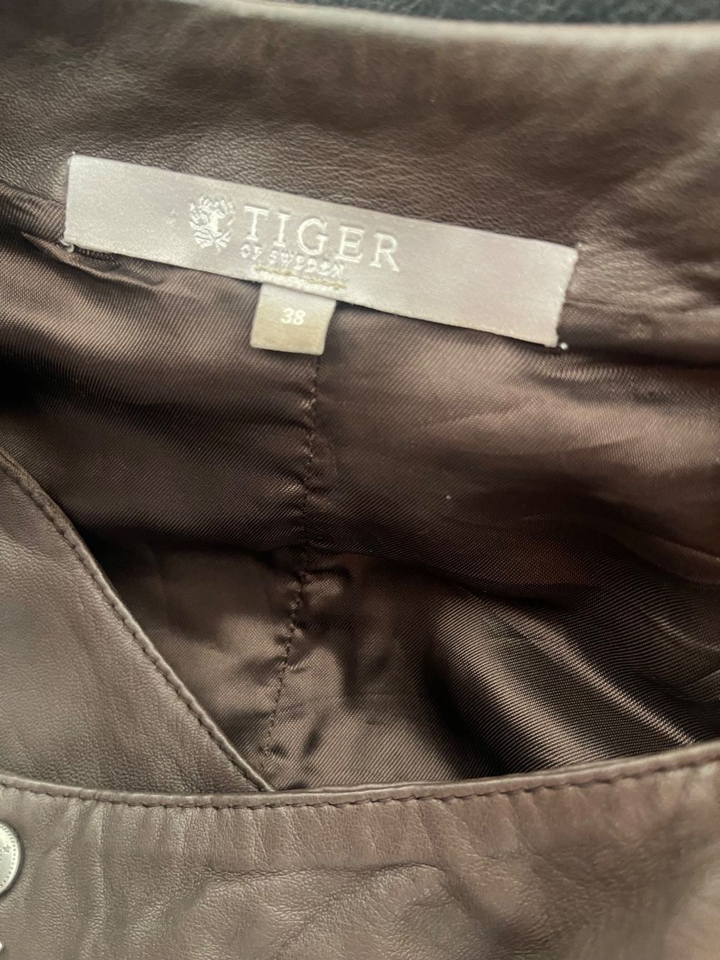 Vestes: Tiger Lederjacke – D'occasion à Hinterkappelen par lid_9h7j 2