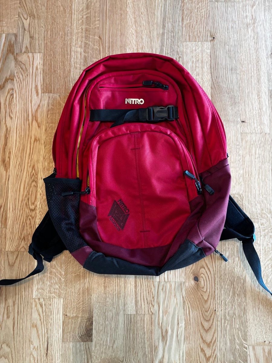 Zaini: Nitro Schulrucksack rot Thek – Usato da Rümlang venduto da Laufgitter01