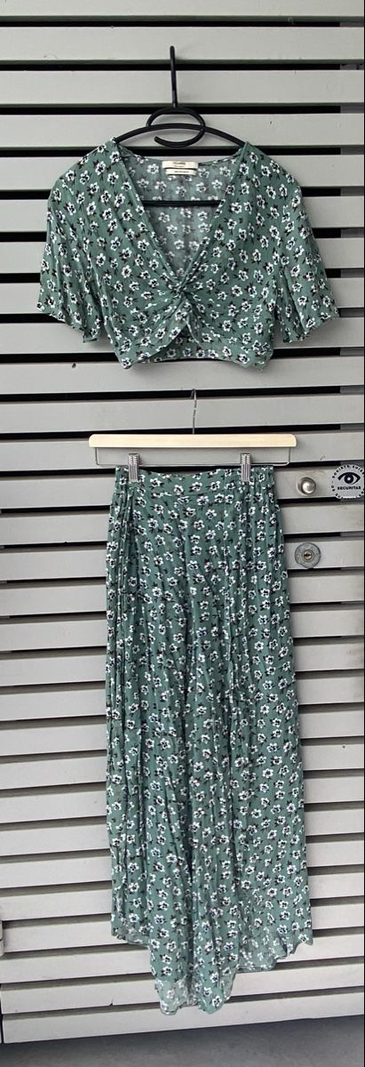 Pull&Bear Lotti di vestiti: Ensemble top et pantalon – Usato da St-Légier-Chiésaz venduto da lea_6k5s 4