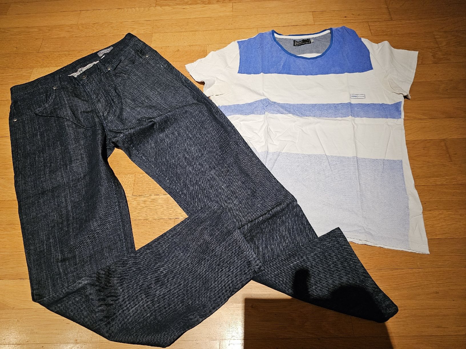 Pantaloni: regular fit jeans mit Shirt gr.M – Usato da Ferden venduto da jemyce