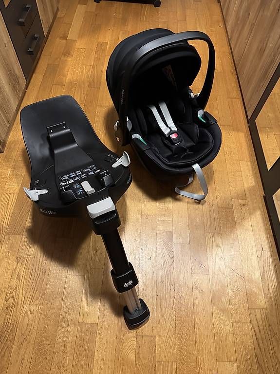 Seggiolini per auto: Maxis Cosi Pebble 360 Pro  + 2 Isofixstation – Usato da Birrwil venduto da nat_52jl