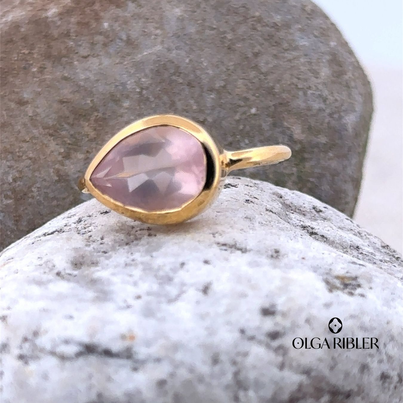 Olga Ribler Anelli: Feiner Silber Ring 925 mit Rosenuarz Grösse 52 – Nuovo (secondo la descrizione) da Luzern venduto da Schmuckoutlet