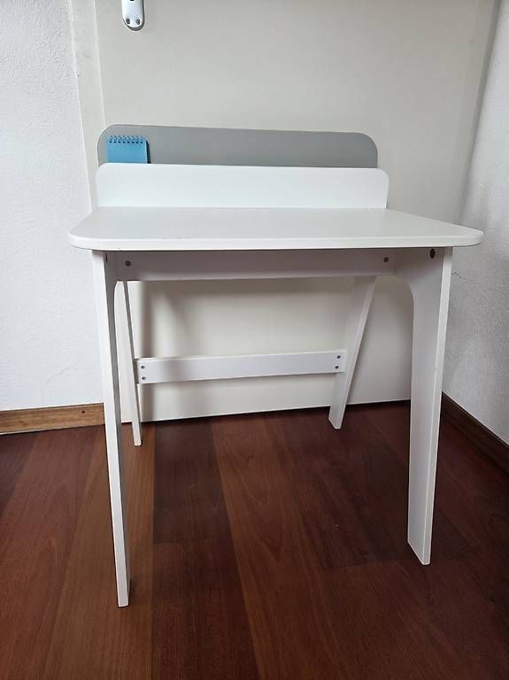 Schreibtische: Bureau enfant – Gebraucht aus Rolle von gae_y2rp