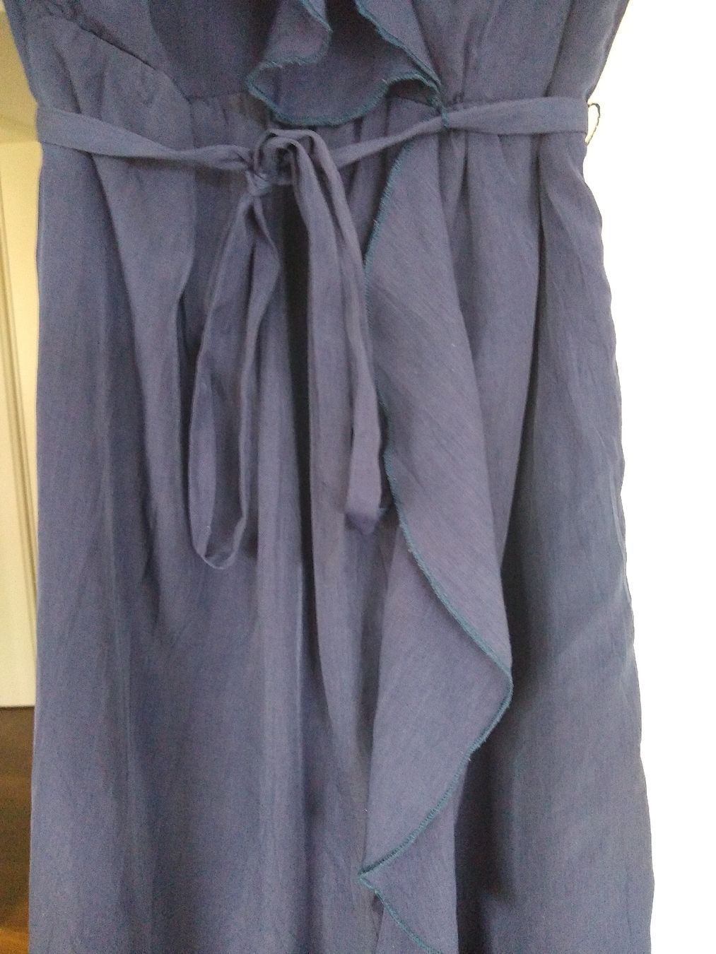Kleider: Jonathan Martin Navy Blue Ruffle Wrap Dress S – Gebraucht aus Dübendorf von LoRi-2026 1