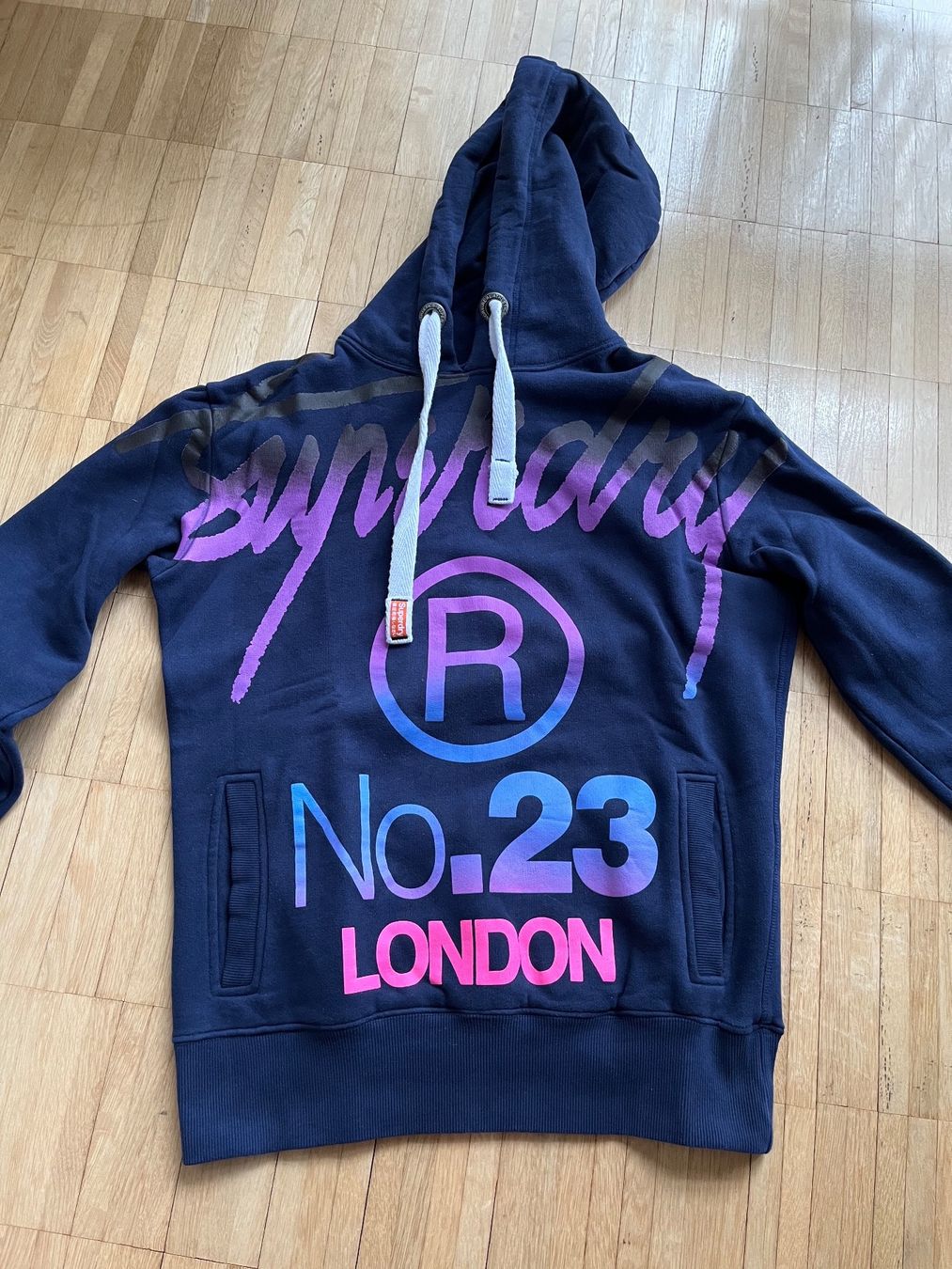 Maglioni & Felpe: Herren Hoodie von Superdry – Usato da Allschwil venduto da dan_q8vl