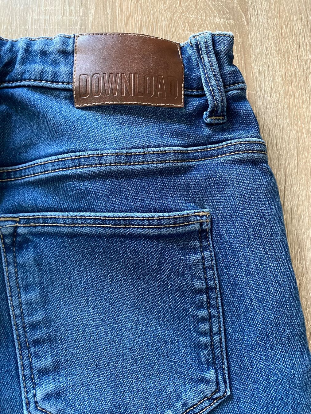 Jeans: STRAIGHT JEANS GRÖSSE 170 – Usato da Basel venduto da gee_c6vd 3