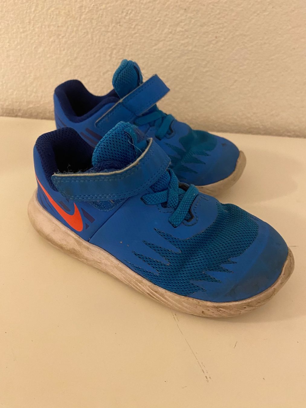 Nike Scarpe per ragazzi: NIKE 25 – Usato da Leibstadt venduto da Shopcity