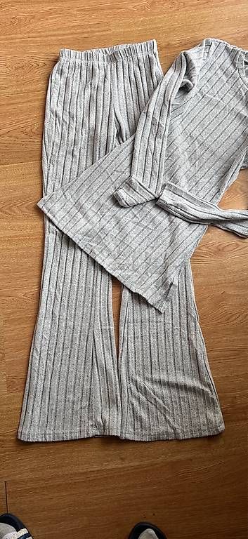 Lotti di vestiti: Kuschelweiche bequeme Hosen und Pullover – Usato da Zell  ZH venduto da sweety052 2