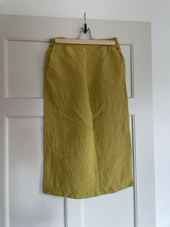 Pistazienfarbene Cropped Hose aus Leinen/Rayon