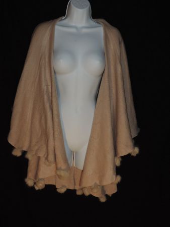 pancho rose pale avec léger motif relief