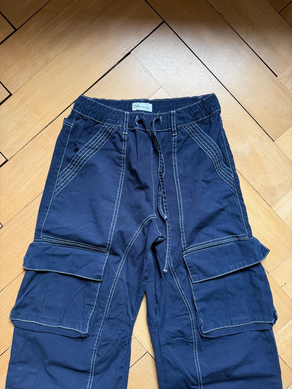 Zara Pantaloni: ZARA - Cargohose dunkelblau 34 – Usato da Zürich venduto da Diazaio 1