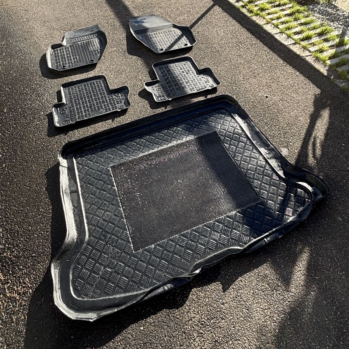 Volvo Tappeti & Tappetini: Used Volvo XC60 Floor Mats 2011 – Usato da Grabs venduto da MDS77